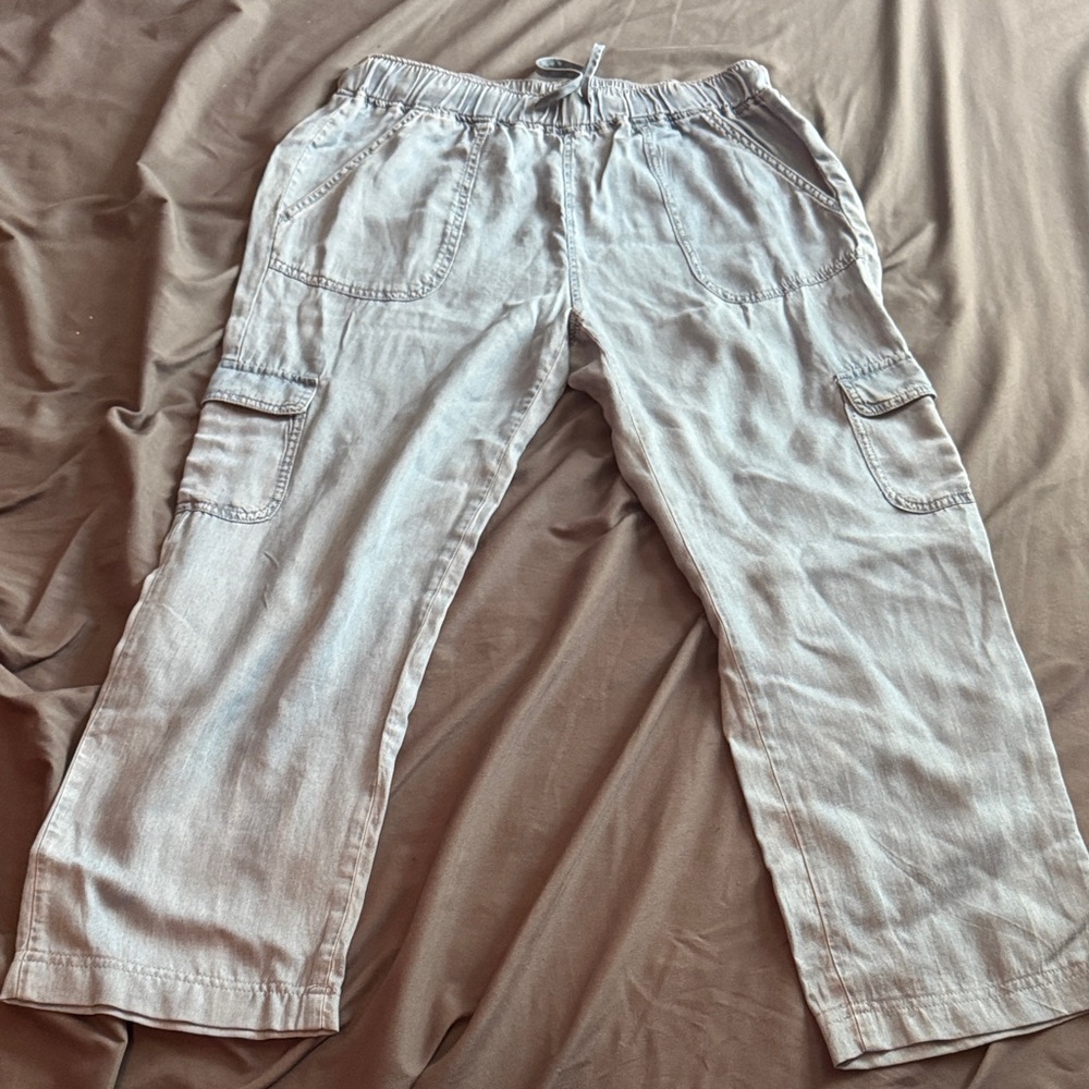 Love Tree Light Gray Cargo Capris